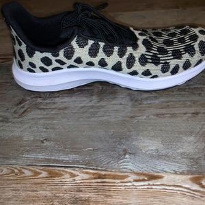 Walmart polka dot tennis shoes